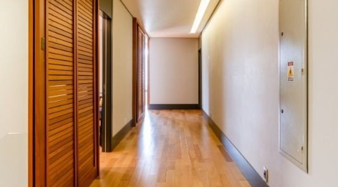 Casa em Condomínio à venda com 560m², 5 dormitórios, 5 suítes, 4 vagas, no bairro Terra Ville em PORTO ALEGRE