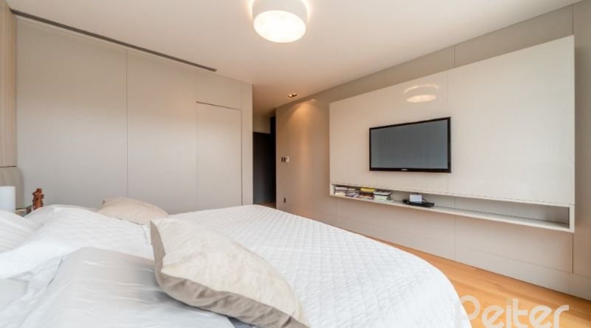 Casa em Condomínio à venda com 560m², 5 dormitórios, 5 suítes, 4 vagas, no bairro Terra Ville em PORTO ALEGRE