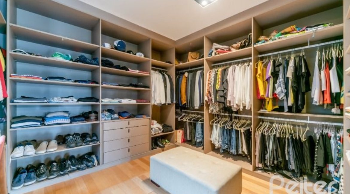 Casa em Condomínio à venda com 560m², 5 dormitórios, 5 suítes, 4 vagas, no bairro Terra Ville em PORTO ALEGRE