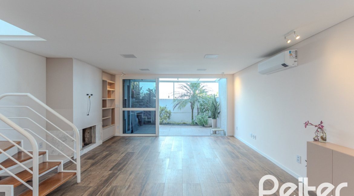 Casa em Condomínio à venda com 169m², 3 dormitórios, 1 suíte, 2 vagas, no bairro Tristeza em PORTO ALEGRE