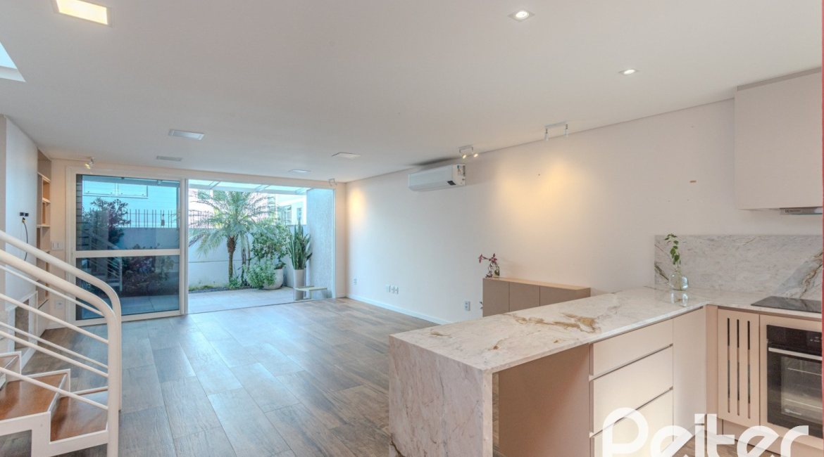 Casa em Condomínio à venda com 169m², 3 dormitórios, 1 suíte, 2 vagas, no bairro Tristeza em PORTO ALEGRE