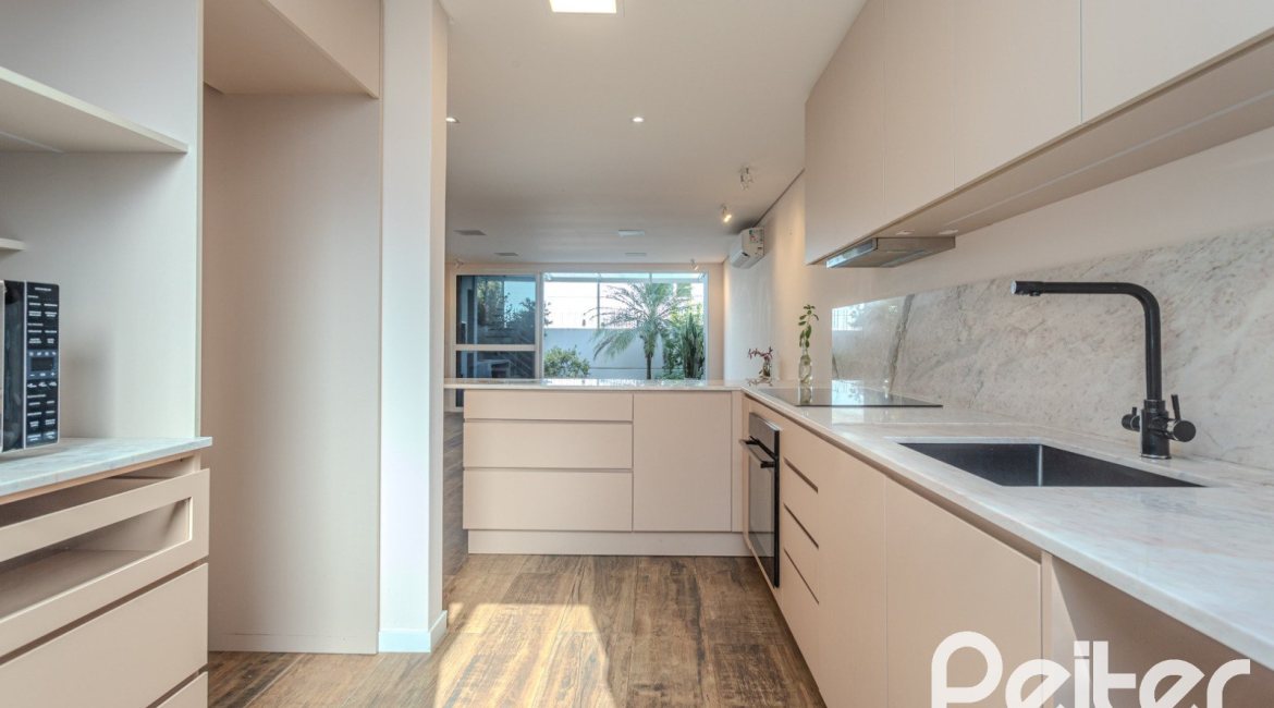 Casa em Condomínio à venda com 169m², 3 dormitórios, 1 suíte, 2 vagas, no bairro Tristeza em PORTO ALEGRE