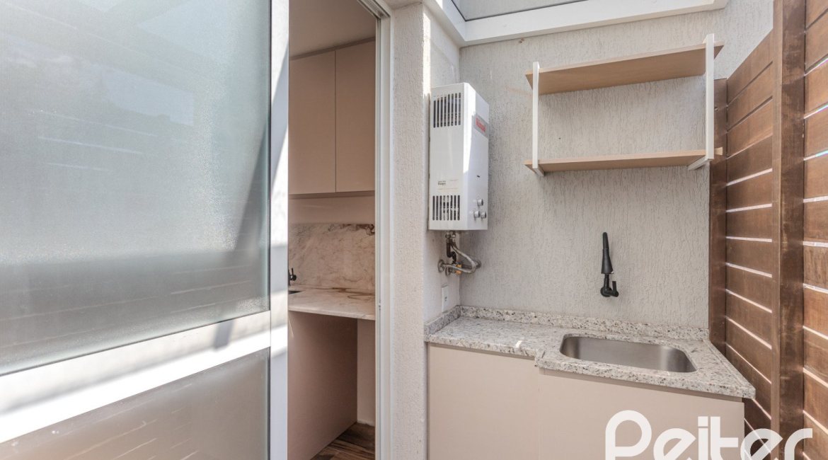 Casa em Condomínio à venda com 169m², 3 dormitórios, 1 suíte, 2 vagas, no bairro Tristeza em PORTO ALEGRE