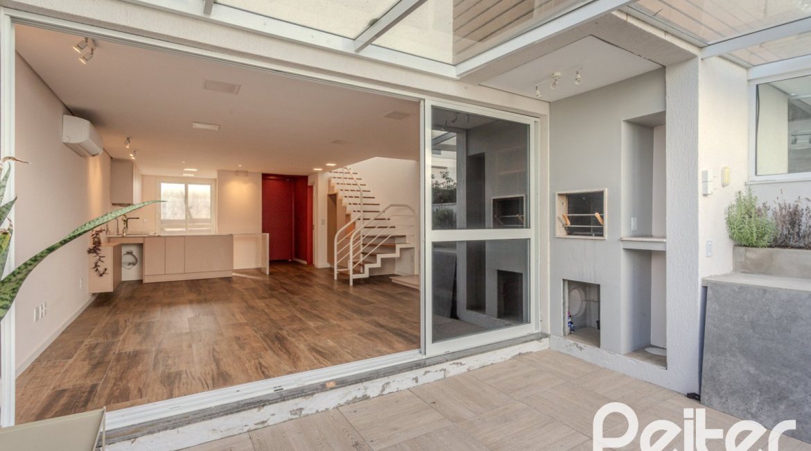 Casa em Condomínio à venda com 169m², 3 dormitórios, 1 suíte, 2 vagas, no bairro Tristeza em PORTO ALEGRE
