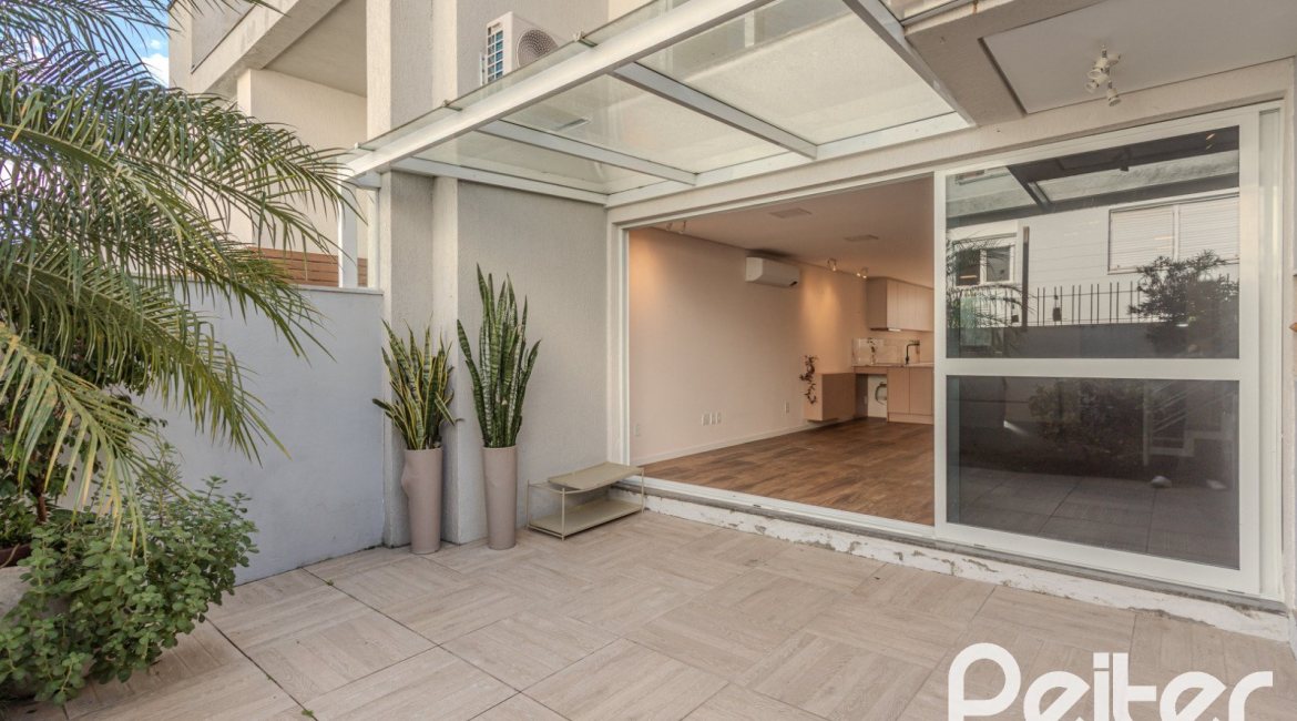 Casa em Condomínio à venda com 169m², 3 dormitórios, 1 suíte, 2 vagas, no bairro Tristeza em PORTO ALEGRE