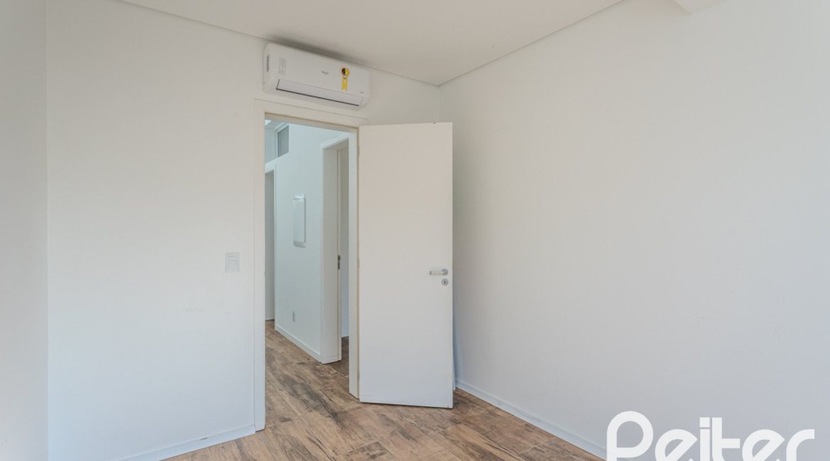 Casa em Condomínio à venda com 169m², 3 dormitórios, 1 suíte, 2 vagas, no bairro Tristeza em PORTO ALEGRE