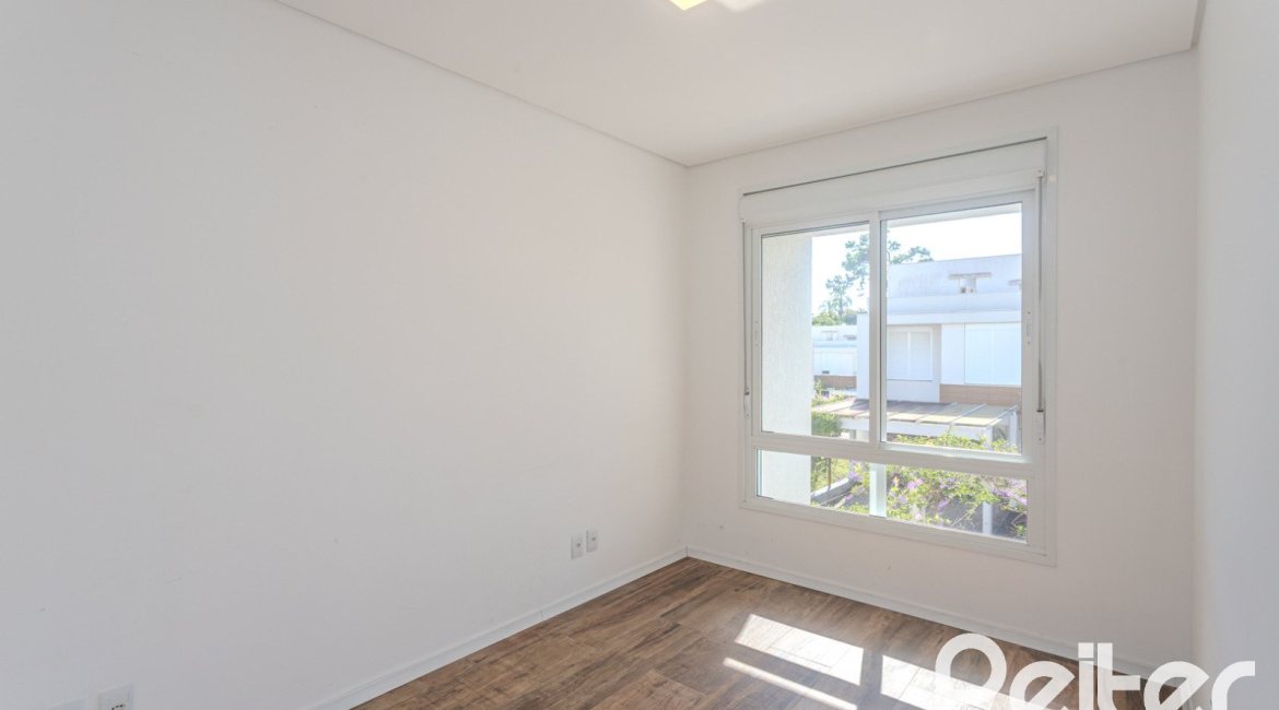 Casa em Condomínio à venda com 169m², 3 dormitórios, 1 suíte, 2 vagas, no bairro Tristeza em PORTO ALEGRE