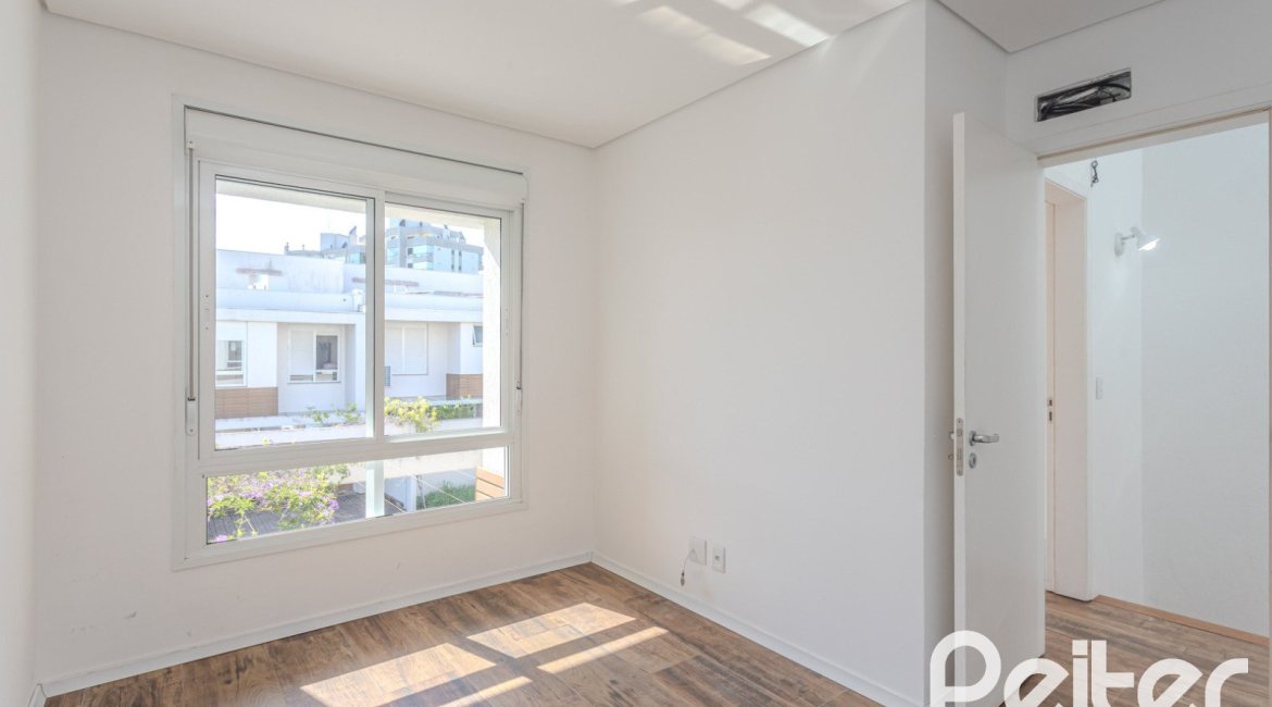 Casa em Condomínio à venda com 169m², 3 dormitórios, 1 suíte, 2 vagas, no bairro Tristeza em PORTO ALEGRE