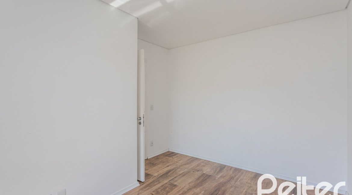 Casa em Condomínio à venda com 169m², 3 dormitórios, 1 suíte, 2 vagas, no bairro Tristeza em PORTO ALEGRE