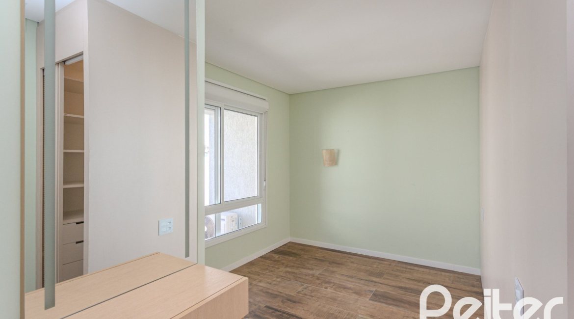 Casa em Condomínio à venda com 169m², 3 dormitórios, 1 suíte, 2 vagas, no bairro Tristeza em PORTO ALEGRE