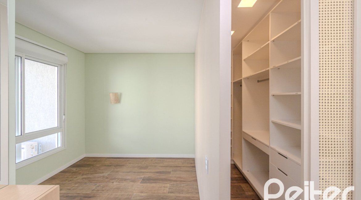 Casa em Condomínio à venda com 169m², 3 dormitórios, 1 suíte, 2 vagas, no bairro Tristeza em PORTO ALEGRE