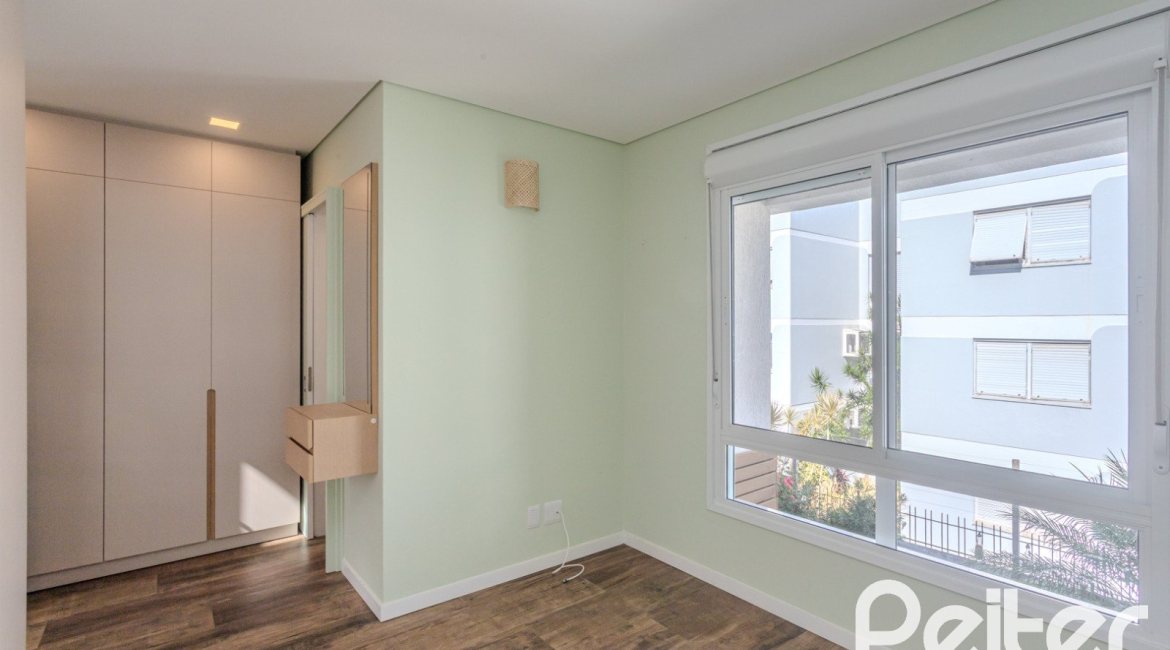 Casa em Condomínio à venda com 169m², 3 dormitórios, 1 suíte, 2 vagas, no bairro Tristeza em PORTO ALEGRE