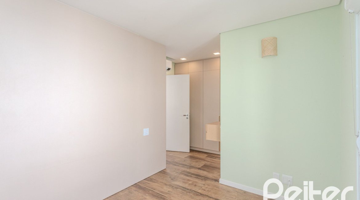 Casa em Condomínio à venda com 169m², 3 dormitórios, 1 suíte, 2 vagas, no bairro Tristeza em PORTO ALEGRE