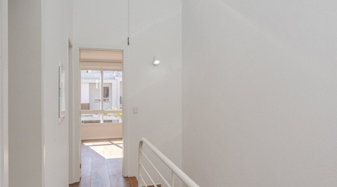 Casa em Condomínio à venda com 169m², 3 dormitórios, 1 suíte, 2 vagas, no bairro Tristeza em PORTO ALEGRE