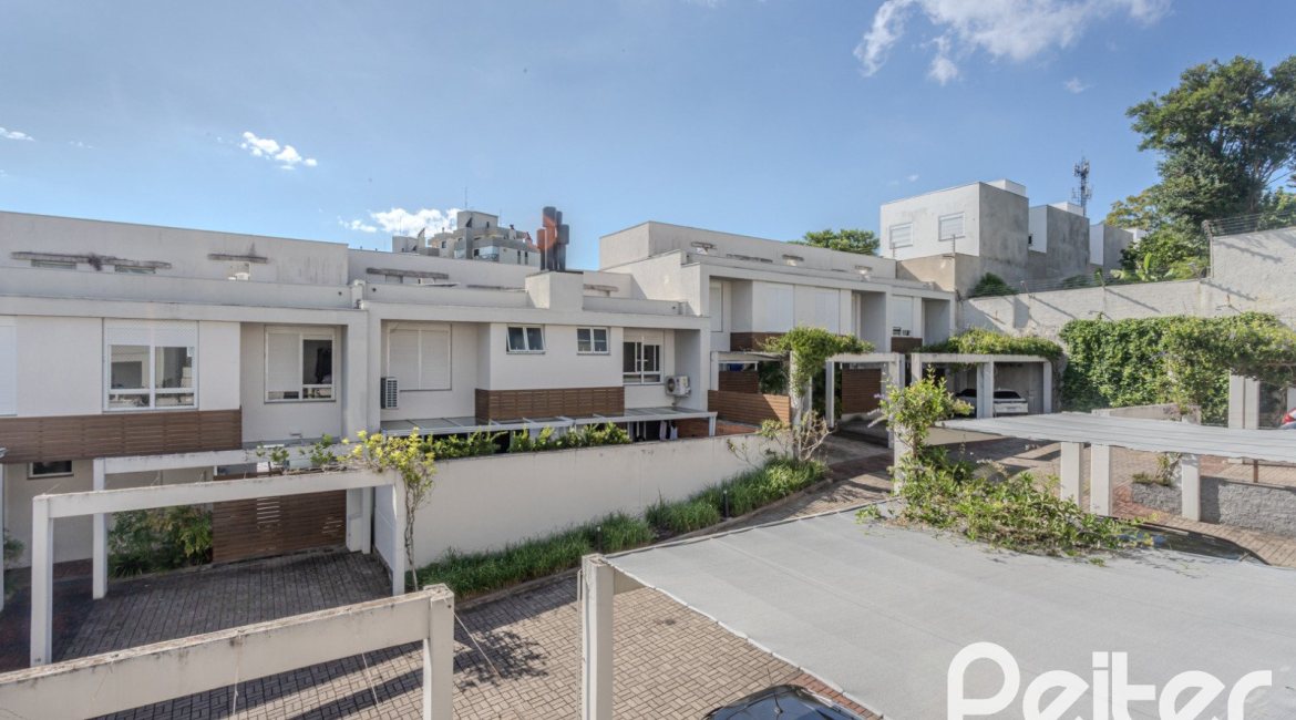 Casa em Condomínio à venda com 169m², 3 dormitórios, 1 suíte, 2 vagas, no bairro Tristeza em PORTO ALEGRE