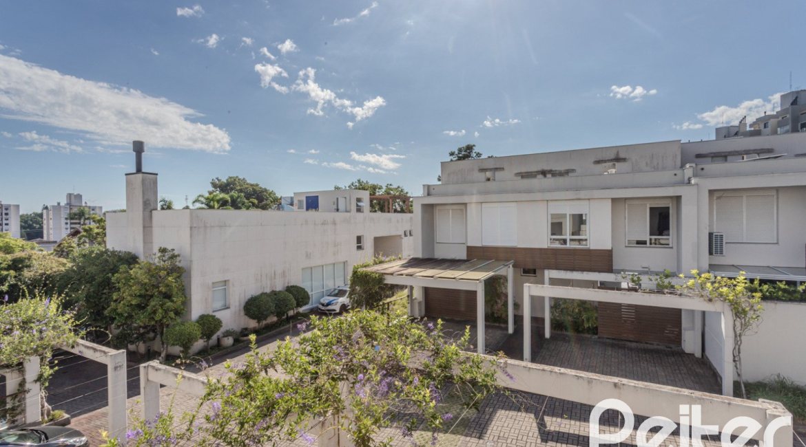 Casa em Condomínio à venda com 169m², 3 dormitórios, 1 suíte, 2 vagas, no bairro Tristeza em PORTO ALEGRE
