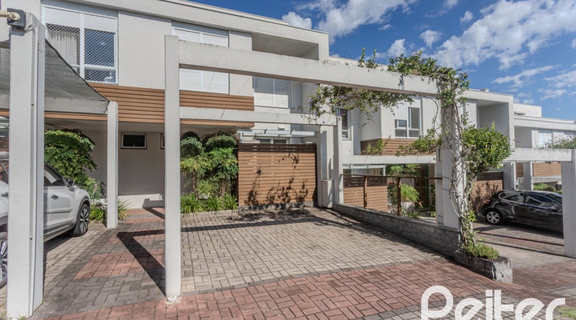 Casa em Condomínio à venda com 169m², 3 dormitórios, 1 suíte, 2 vagas, no bairro Tristeza em PORTO ALEGRE