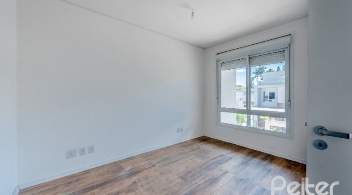 Casa em Condomínio à venda com 169m², 3 dormitórios, 1 suíte, 2 vagas, no bairro Tristeza em PORTO ALEGRE