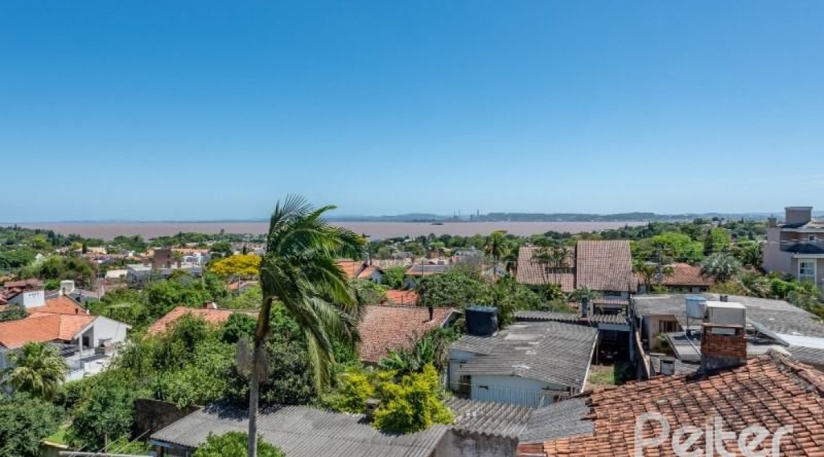 Casa à venda com 436m², 4 dormitórios, 4 suítes, 5 vagas, no bairro Vila Assunção em Porto Alegre