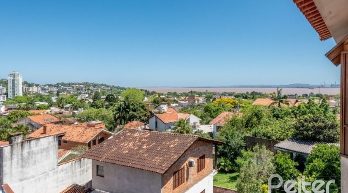 Casa à venda com 436m², 4 dormitórios, 4 suítes, 5 vagas, no bairro Vila Assunção em Porto Alegre