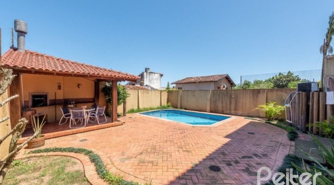 Casa à venda com 436m², 4 dormitórios, 4 suítes, 5 vagas, no bairro Vila Assunção em Porto Alegre