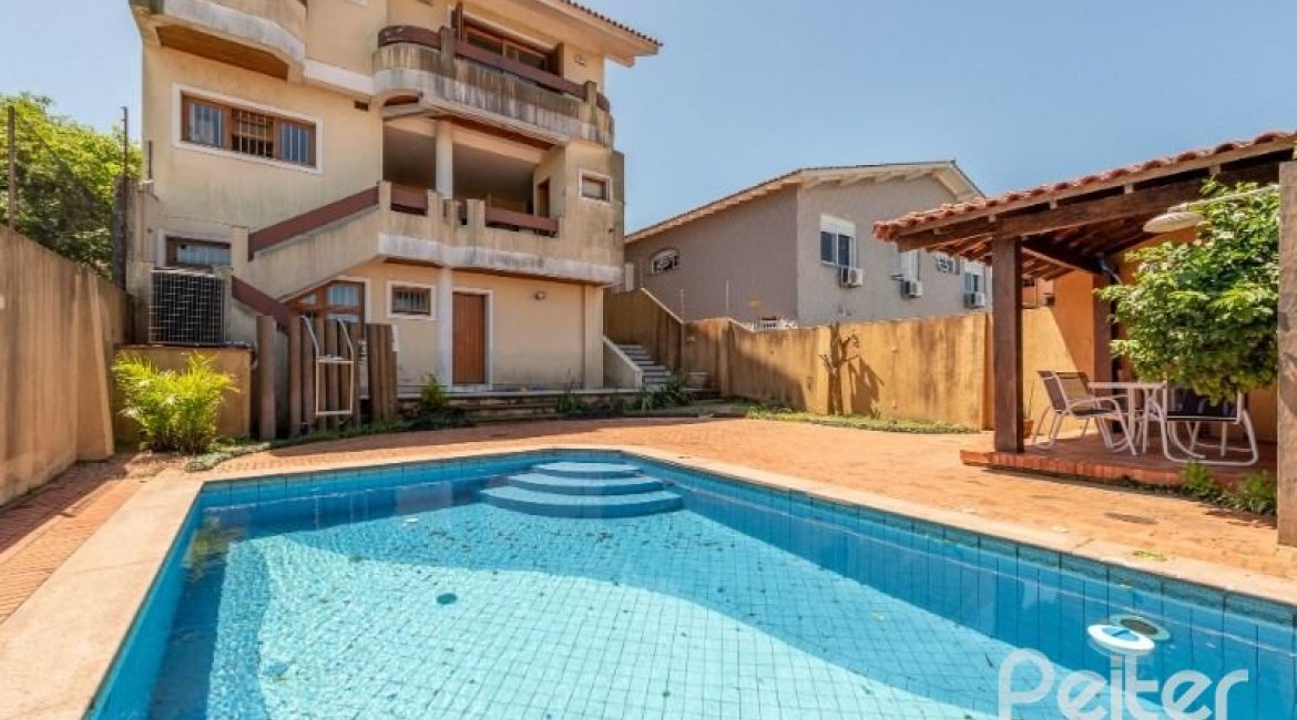 Casa à venda com 436m², 4 dormitórios, 4 suítes, 5 vagas, no bairro Vila Assunção em Porto Alegre