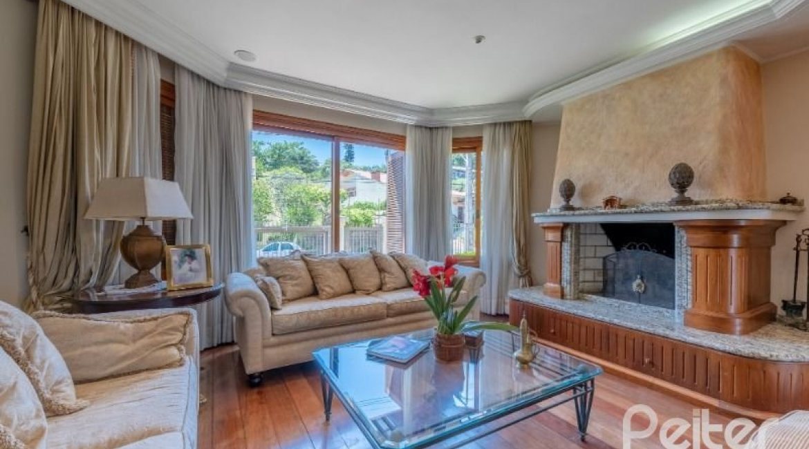 Casa à venda com 436m², 4 dormitórios, 4 suítes, 5 vagas, no bairro Vila Assunção em Porto Alegre