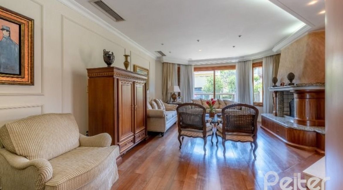 Casa à venda com 436m², 4 dormitórios, 4 suítes, 5 vagas, no bairro Vila Assunção em Porto Alegre