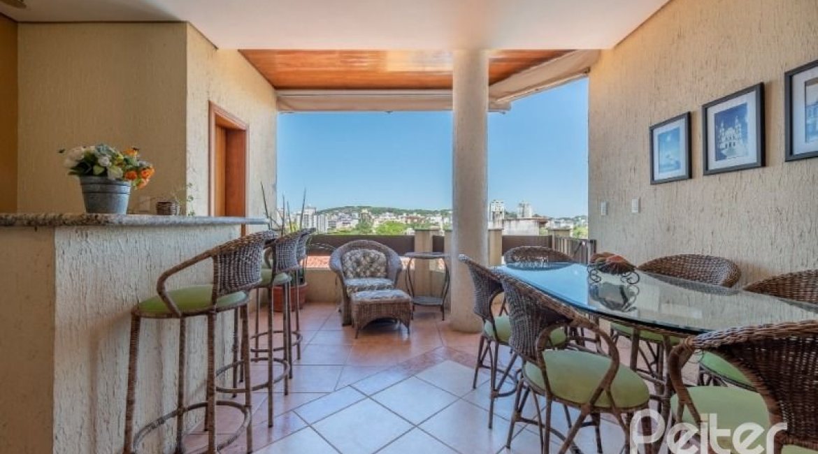 Casa à venda com 436m², 4 dormitórios, 4 suítes, 5 vagas, no bairro Vila Assunção em Porto Alegre