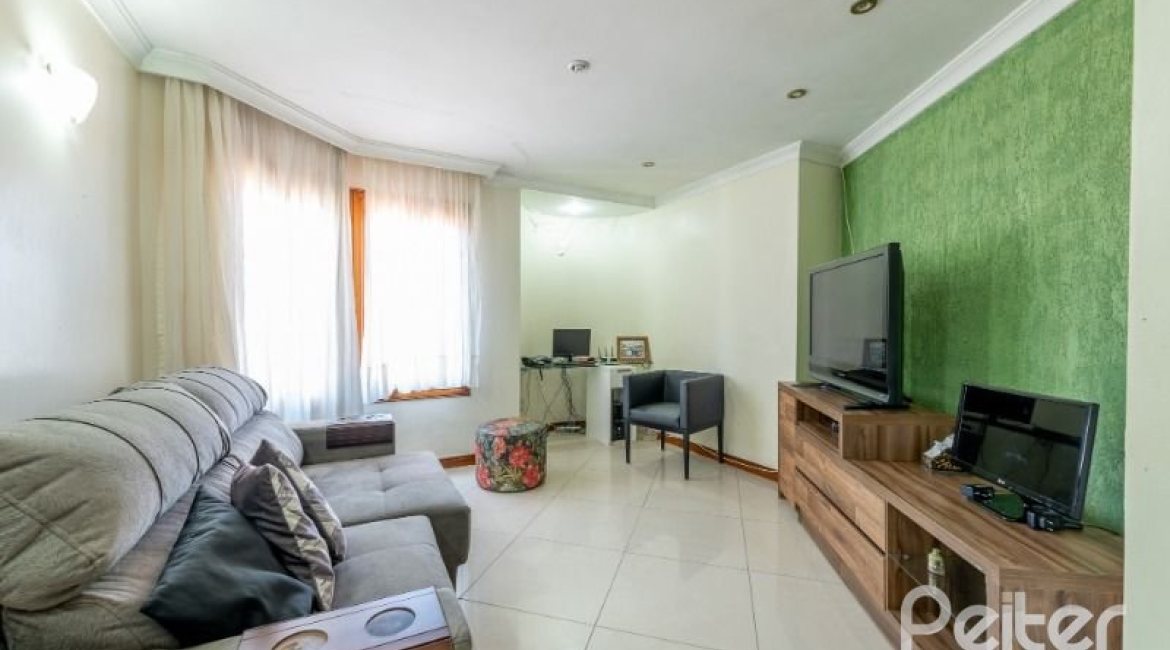 Casa à venda com 436m², 4 dormitórios, 4 suítes, 5 vagas, no bairro Vila Assunção em Porto Alegre