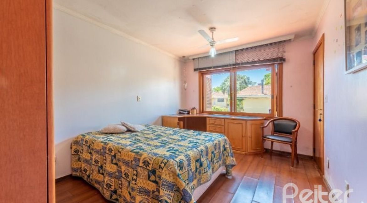 Casa à venda com 436m², 4 dormitórios, 4 suítes, 5 vagas, no bairro Vila Assunção em Porto Alegre