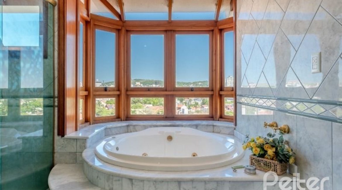 Casa à venda com 436m², 4 dormitórios, 4 suítes, 5 vagas, no bairro Vila Assunção em Porto Alegre