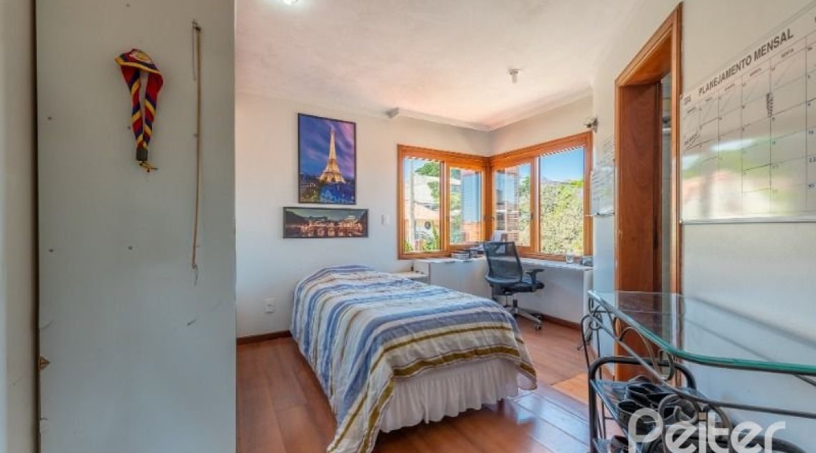 Casa à venda com 436m², 4 dormitórios, 4 suítes, 5 vagas, no bairro Vila Assunção em Porto Alegre