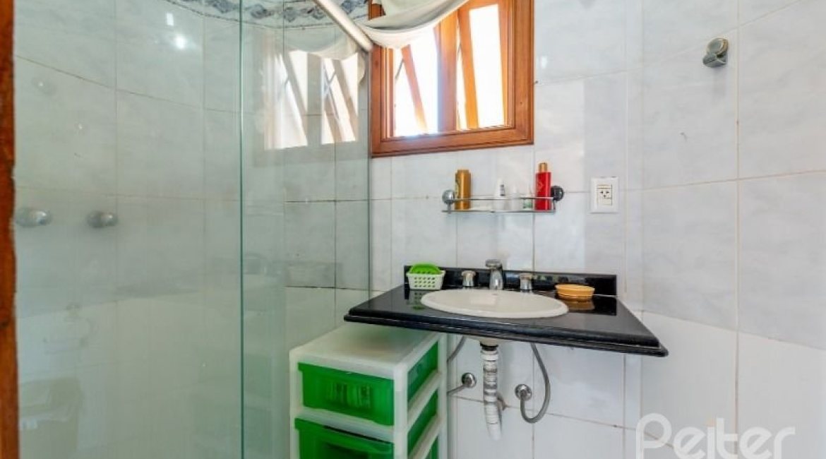 Casa à venda com 436m², 4 dormitórios, 4 suítes, 5 vagas, no bairro Vila Assunção em Porto Alegre