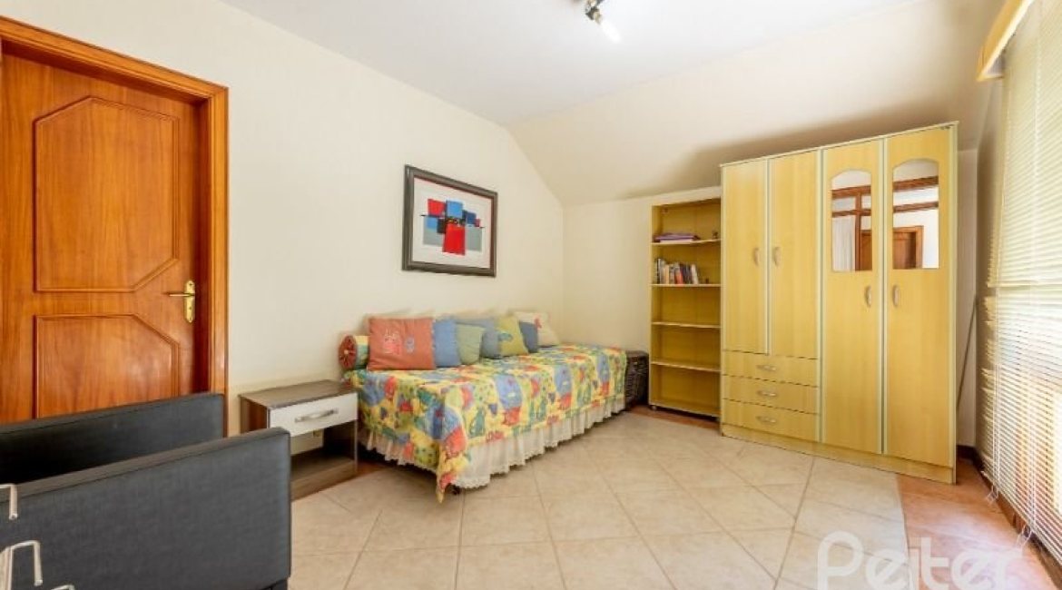 Casa à venda com 436m², 4 dormitórios, 4 suítes, 5 vagas, no bairro Vila Assunção em Porto Alegre