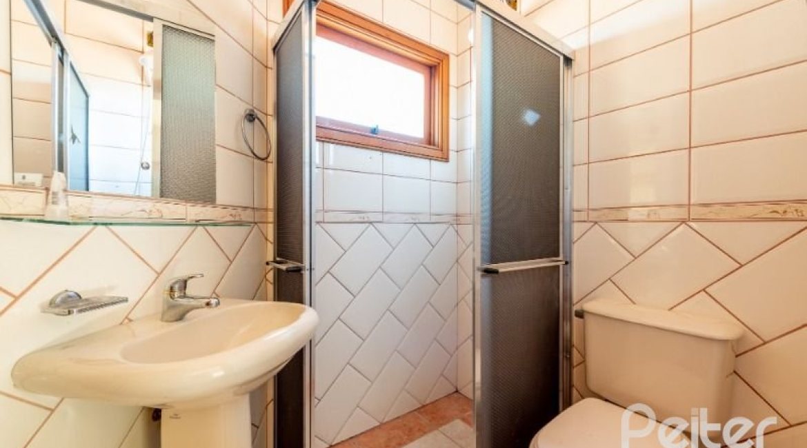 Casa à venda com 436m², 4 dormitórios, 4 suítes, 5 vagas, no bairro Vila Assunção em Porto Alegre