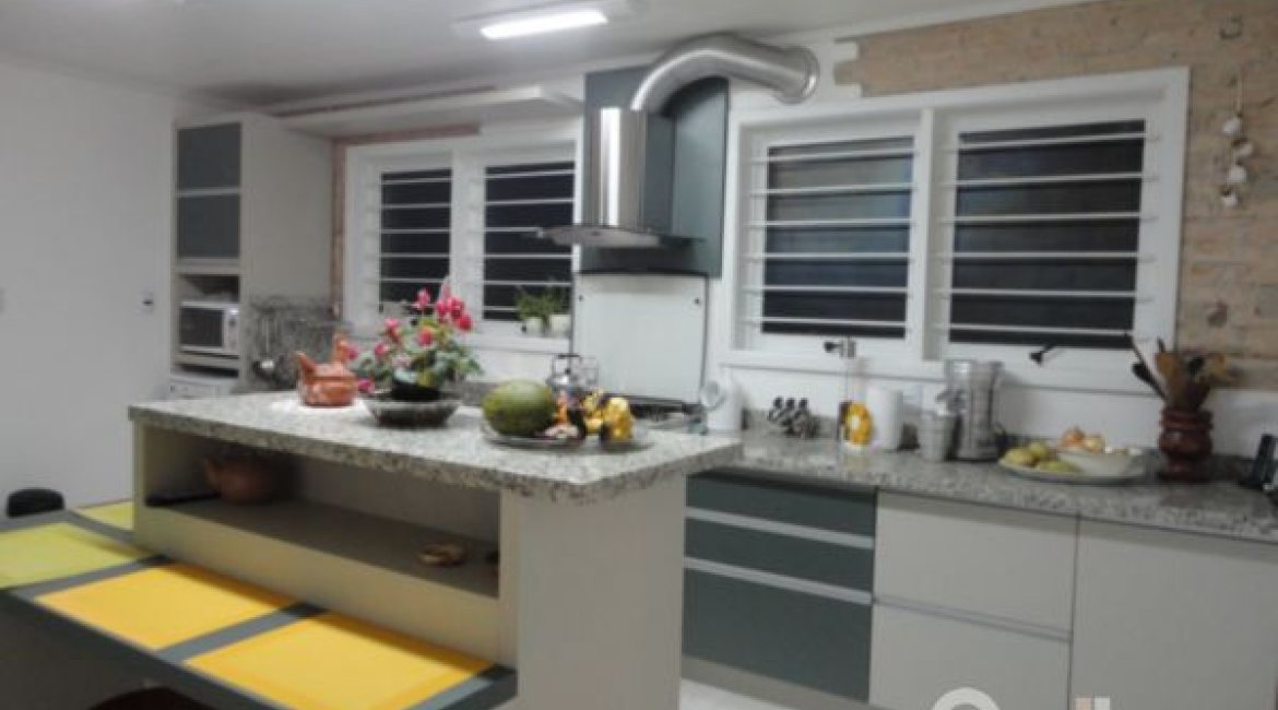 Casa à venda com 500m², 4 dormitórios, 3 suítes, 4 vagas, no bairro Tristeza em Porto Alegre