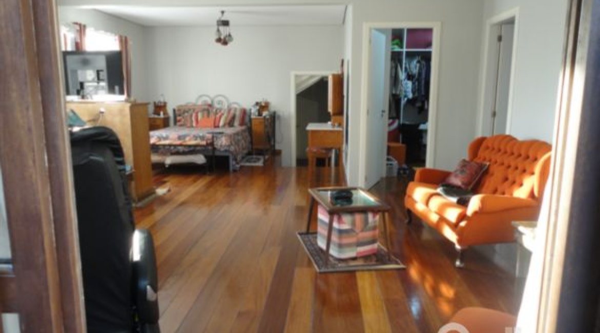 Casa à venda com 500m², 4 dormitórios, 3 suítes, 4 vagas, no bairro Tristeza em Porto Alegre