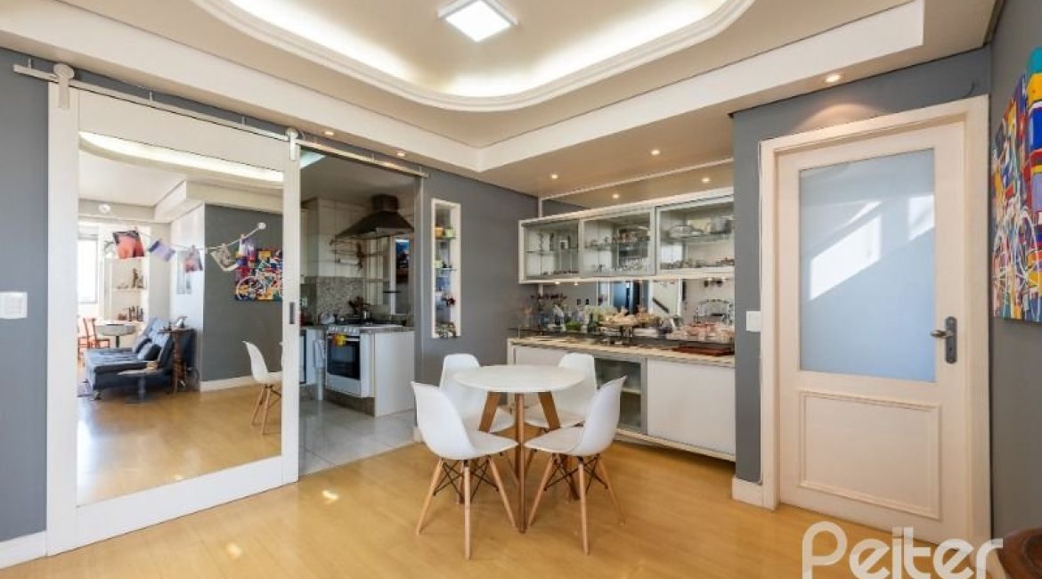 Cobertura à venda com 191m², 3 dormitórios, 1 suíte, 2 vagas, no bairro Tristeza em PORTO ALEGRE