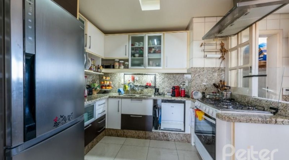 Cobertura à venda com 191m², 3 dormitórios, 1 suíte, 2 vagas, no bairro Tristeza em PORTO ALEGRE