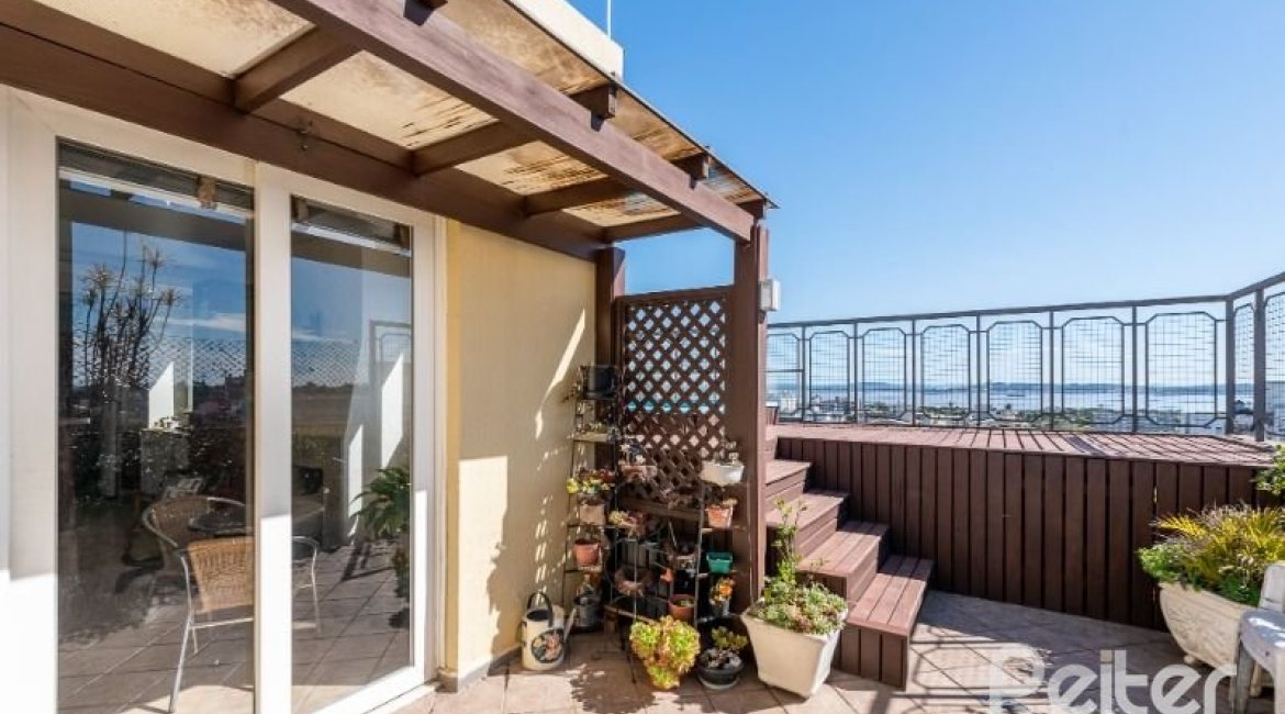 Cobertura à venda com 191m², 3 dormitórios, 1 suíte, 2 vagas, no bairro Tristeza em PORTO ALEGRE