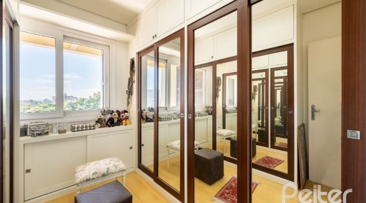 Cobertura à venda com 191m², 3 dormitórios, 1 suíte, 2 vagas, no bairro Tristeza em PORTO ALEGRE