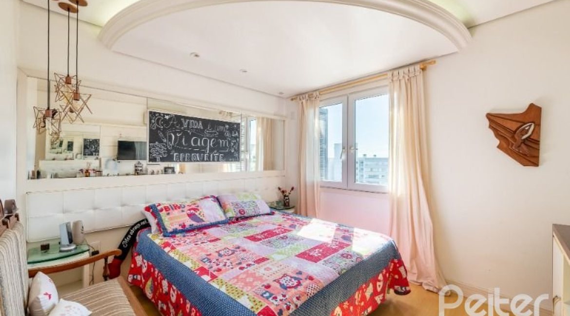 Cobertura à venda com 191m², 3 dormitórios, 1 suíte, 2 vagas, no bairro Tristeza em PORTO ALEGRE