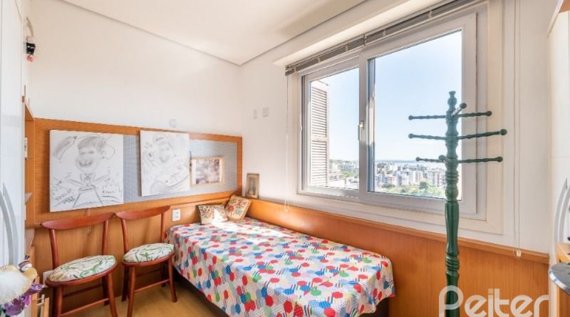 Cobertura à venda com 191m², 3 dormitórios, 1 suíte, 2 vagas, no bairro Tristeza em PORTO ALEGRE