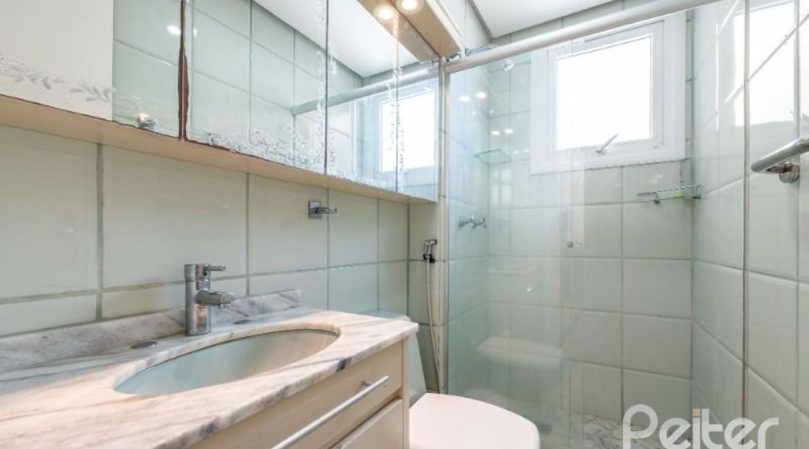 Cobertura à venda com 191m², 3 dormitórios, 1 suíte, 2 vagas, no bairro Tristeza em PORTO ALEGRE