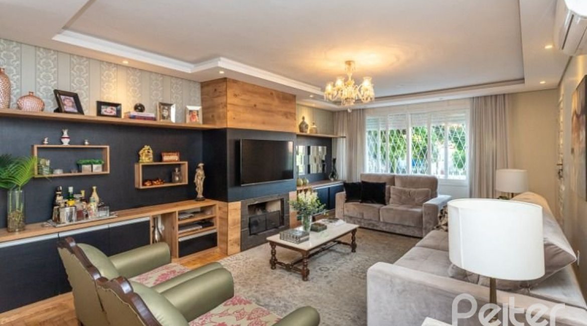 Casa à venda com 176m², 3 dormitórios, 1 suíte, 4 vagas, no bairro Tristeza em Porto Alegre