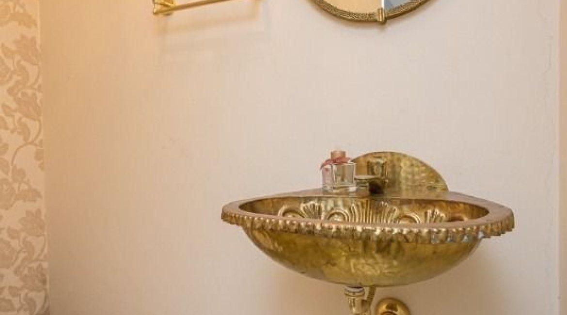 Casa à venda com 176m², 3 dormitórios, 1 suíte, 4 vagas, no bairro Tristeza em Porto Alegre