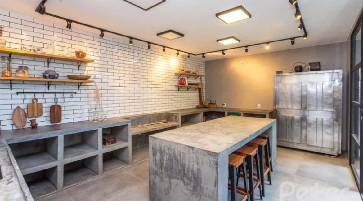 Casa à venda com 176m², 3 dormitórios, 1 suíte, 4 vagas, no bairro Tristeza em Porto Alegre