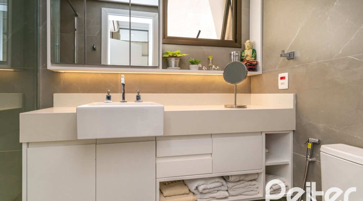 Cobertura à venda com 174m², 3 dormitórios, 1 suíte, 3 vagas, no bairro Tristeza em Porto Alegre