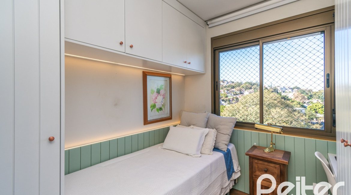 Cobertura à venda com 174m², 3 dormitórios, 1 suíte, 3 vagas, no bairro Tristeza em Porto Alegre